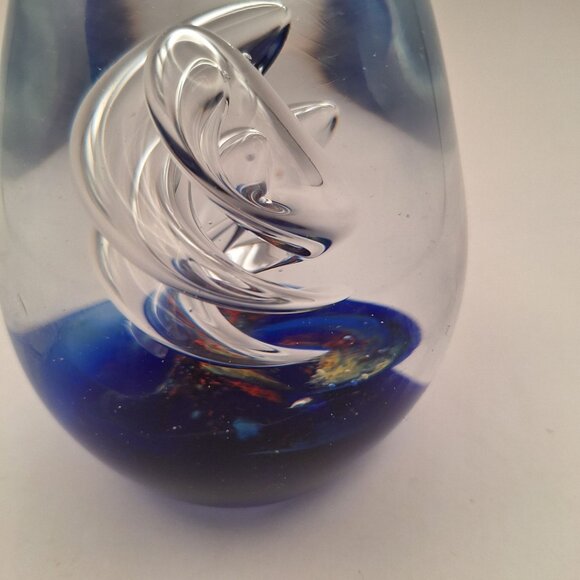 DYNASTY GALLERY HEIRLOOM COLLECTION EGG SHAPED GLASS PAPERWEIGHT COBALT & CLEAR - Picture 3 of 13